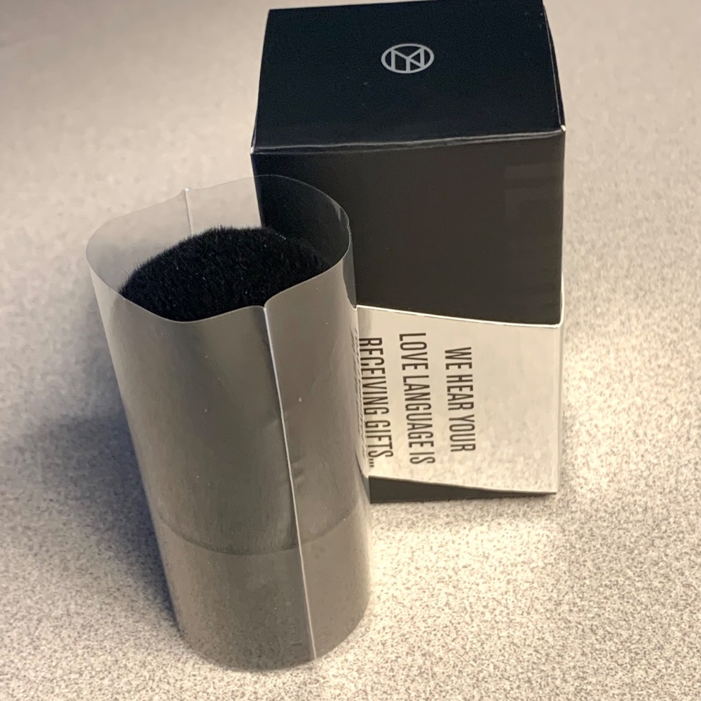 IL MAKIAGE KABUKI BRUSH NEW IN BOX UNUSED ORIG $43